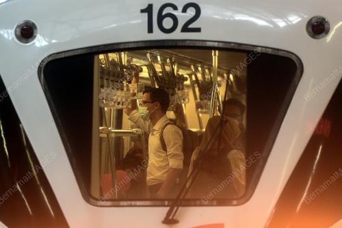 KEADAAN HARI PERTAMA PENGANGKUTAN AWAM PADA FASA DUA
