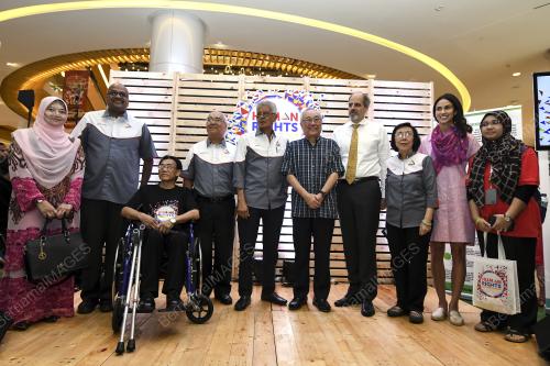 KL23_10122017_HUMAN_RIGHT