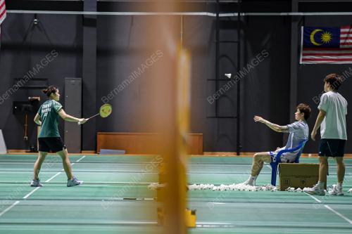 LATIHAN BADMINTON