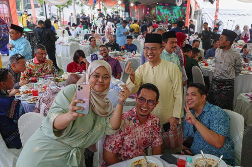 FAHMI FADZIL