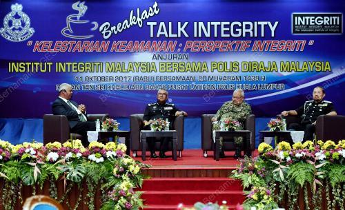 KL23_11102017_POLIS_BN201710108076