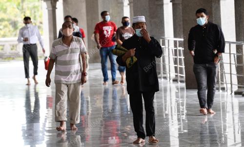 TINJAUAN PEMATUHAN SOP SEWAKTU SOLAT JUMAAT
