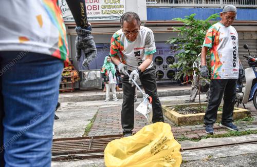 DATUK SERI DR.DZULKEFLY AHMAD