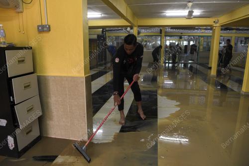 KL23_13102019_BANJIR_KILAT_BN201910103888