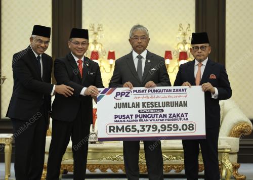 AL-SULTAN ABDULLAH RI'AYATUDDIN AL-MUSTAFA BILLAH SHAH