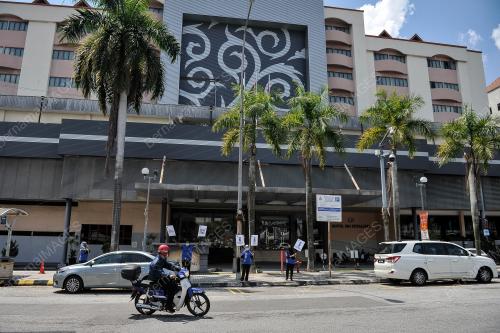 HOTEL SRI PETALING MEMBUAT JUALAN MENERUSI PANDU LALU
