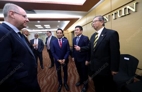 DATUK SERI MOHAMMAD NIZAR JAMALUDDIN