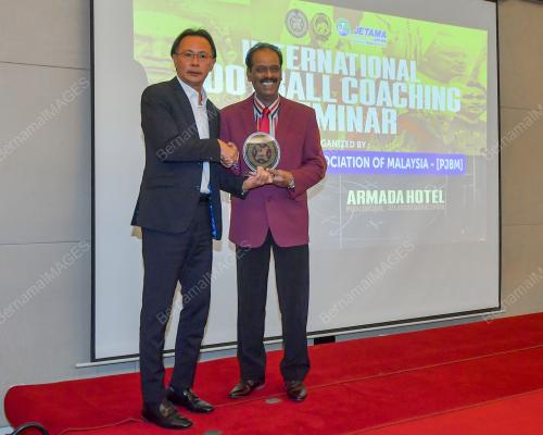 SEMINAR KEJURULATIHAN BOLASEPAK ANTARABANGSA