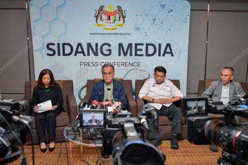 DATUK SERI DR DZULKEFLY AHMAD