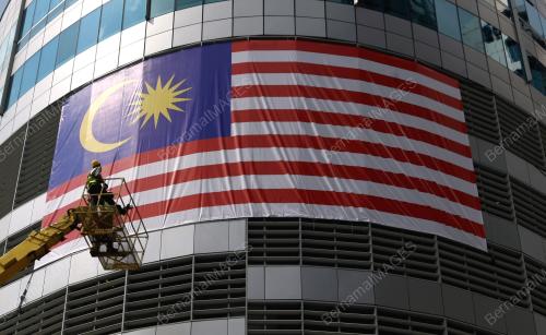 KL23_17082014_BENDERA