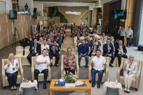 DATUK SERI DR DZULKEFLY AHMAD