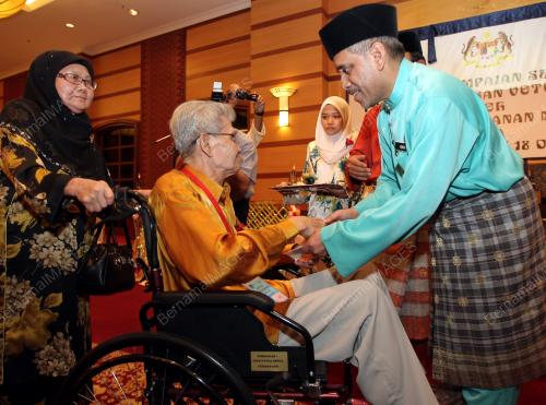 DR ISMAIL AHMAD