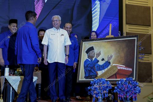 DATUK SERI ISMAIL SABRI YAAKOB