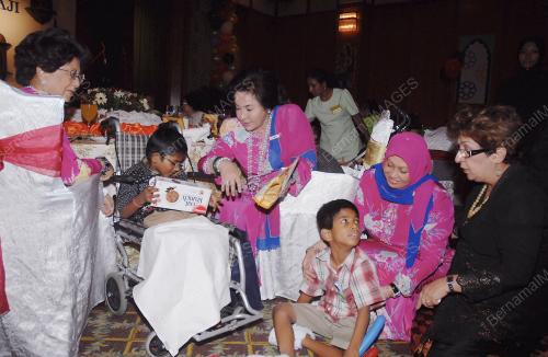 DATIN SERI ROSMAH MANSOR