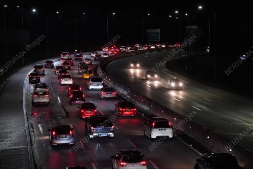 RENTAS NEGERI - ALIRAN TRAFIK SESAK MASUK KE IBUKOTA