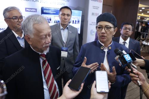 DATUK HANIFAH HAJAR TAIB