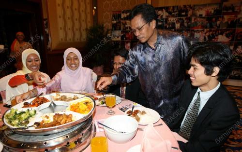 MOHD SHAFIE APDAL