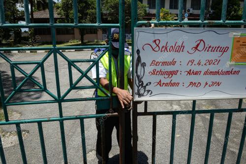 PENUTUPAN SEKOLAH AKIBAT COVID-19