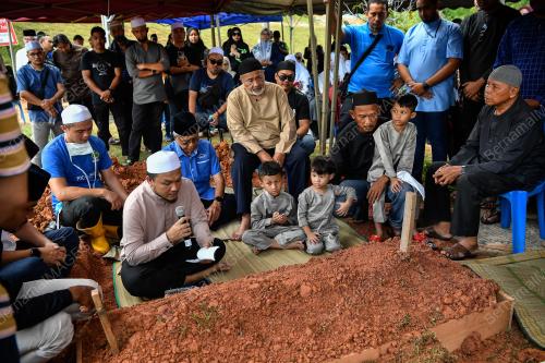 TRAGEDI NAHAS PESAWAT ELMINA