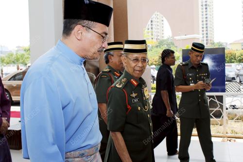 KL23_20092013_AGONG