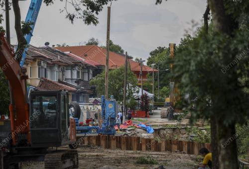 TANAH RUNTUH PUCHONG