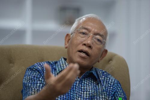 DATUK SERI MAHDZIR KHALID