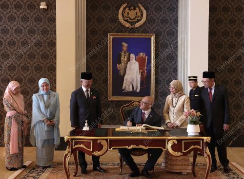 AL-SULTAN ABDULLAH RI'AYATUDDIN AL-MUSTAFA BILLAH SHAH