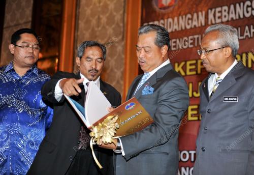 TAN SRI MUHYIDDIN MOHD YASSIN