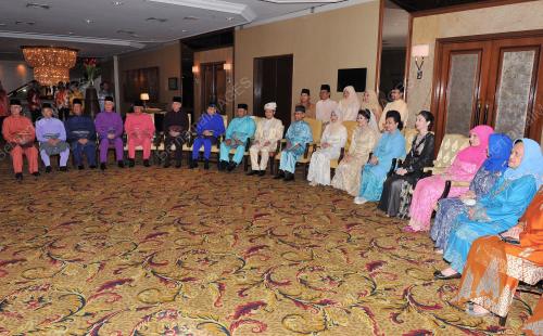 KL23_22112013_AGONG