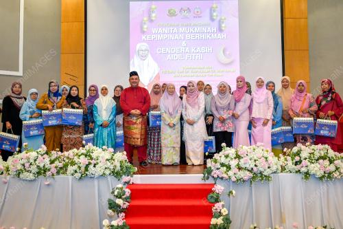 DATUK SERI DR WAN AZIZAH WAN ISMAIL
