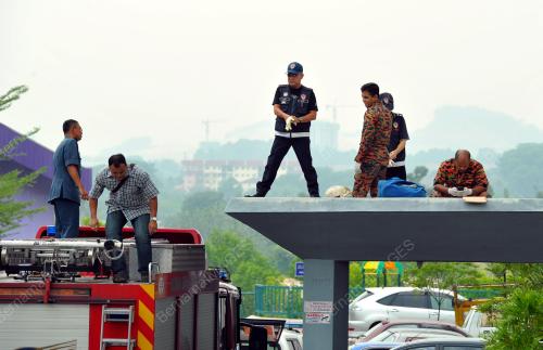 KL23_23042015_JATUH