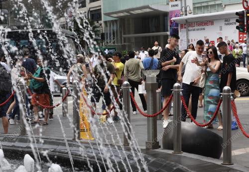 TINJAUAN PELANCONG CHINA KE MALAYSIA