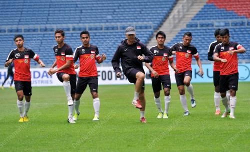 KL23_23112012_PIALA_AFF