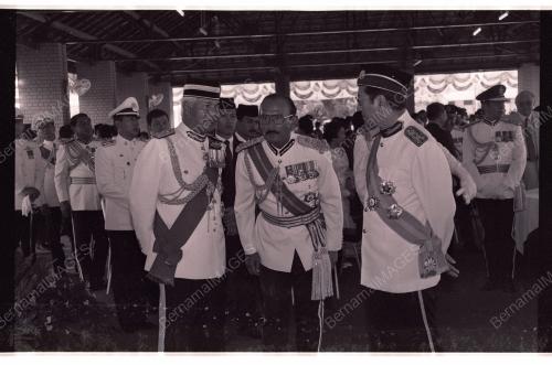AGONG DI PERBARISAN PULAPOL