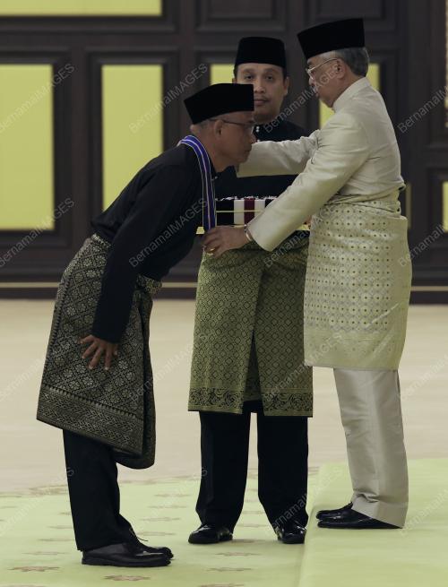 AL-SULTAN ABDULLAH RI'AYATUDDIN AL-MUSTAFA BILLAH SHAH