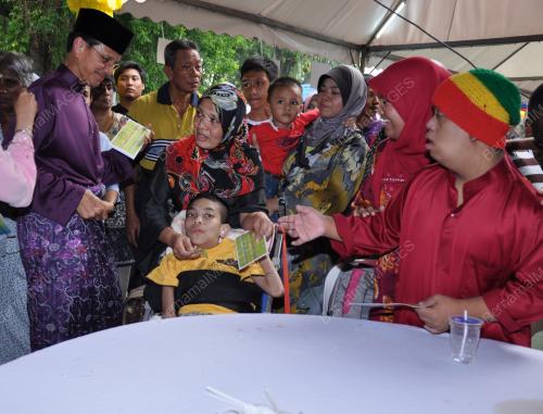 DATUK RAJA NONG CHIK ZAINAL ABIDIN