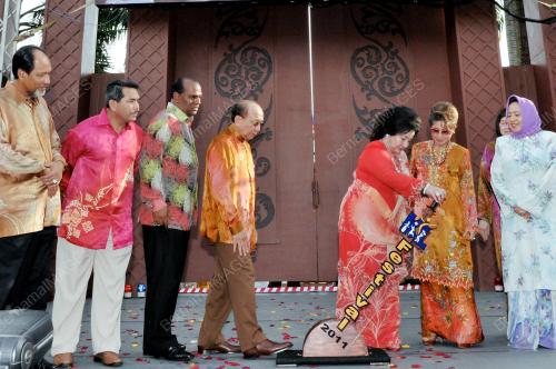 DATIN SERI ROSMAH MANSOR