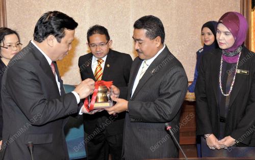 KL23_25072013_PARLIMEN