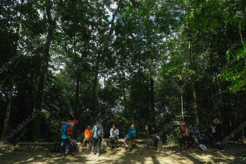 PENDAKI MALAYSIA PERTAMA PUNCAK GUNUNG EVEREST