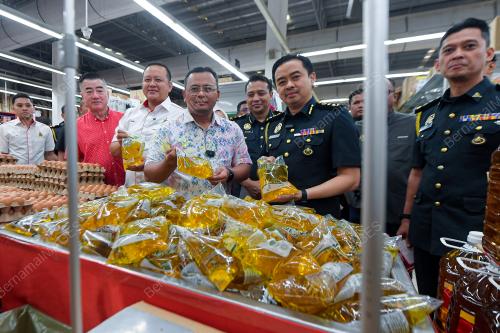 DATUK SERI AMIRUDIN SHARI