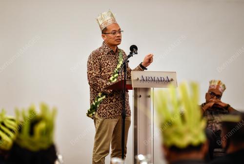 NIK NAZMI NIK AHMAD