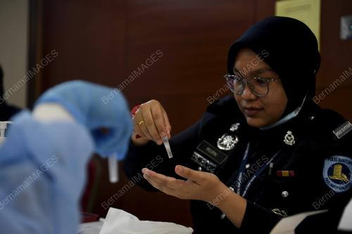 KIT UJIAN KIT KENDIRI RAPID ANTIGEN TEST