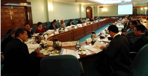 DATUK SERI AZMI KHALID
