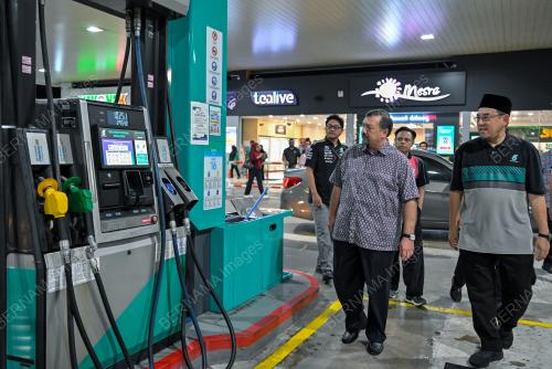 DATUK SERI AMIR HAMZAH AZIZAN