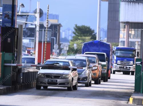 TINJAUAN TRAFIK PLAZA TOL SUNGAI BESI