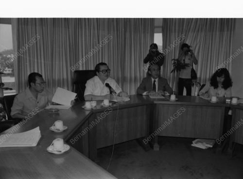 LEE SAN CHOON MEET TRANSPORT OPERATORS AT HIS OFFICE