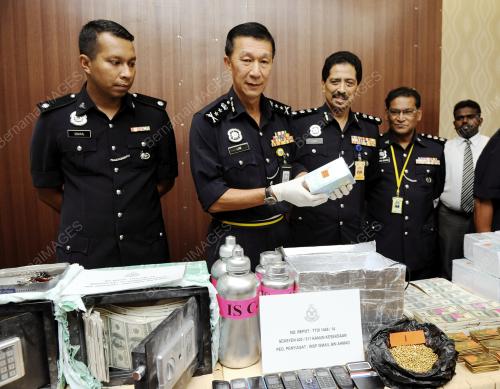KL23_30052014_BLACK_MONEY