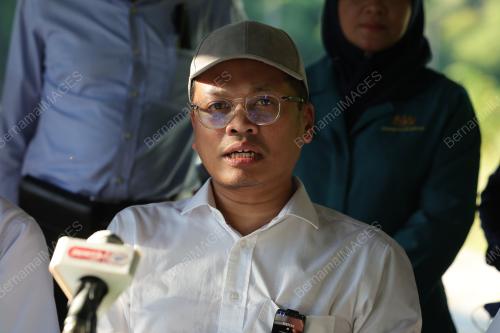 NIK NAZMI NIK AHMAD
