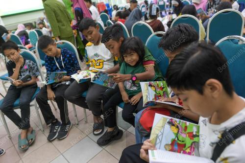 PELANCARAN BUKU MIDORI KUMA AND A VERY SPECIAL RACE KE BAHASA