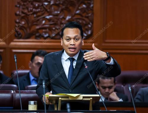 NIK NAZMI NIK AHMAD
